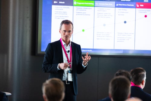 Dr. Bernd Lohmann Explaining Software Development at Bayer