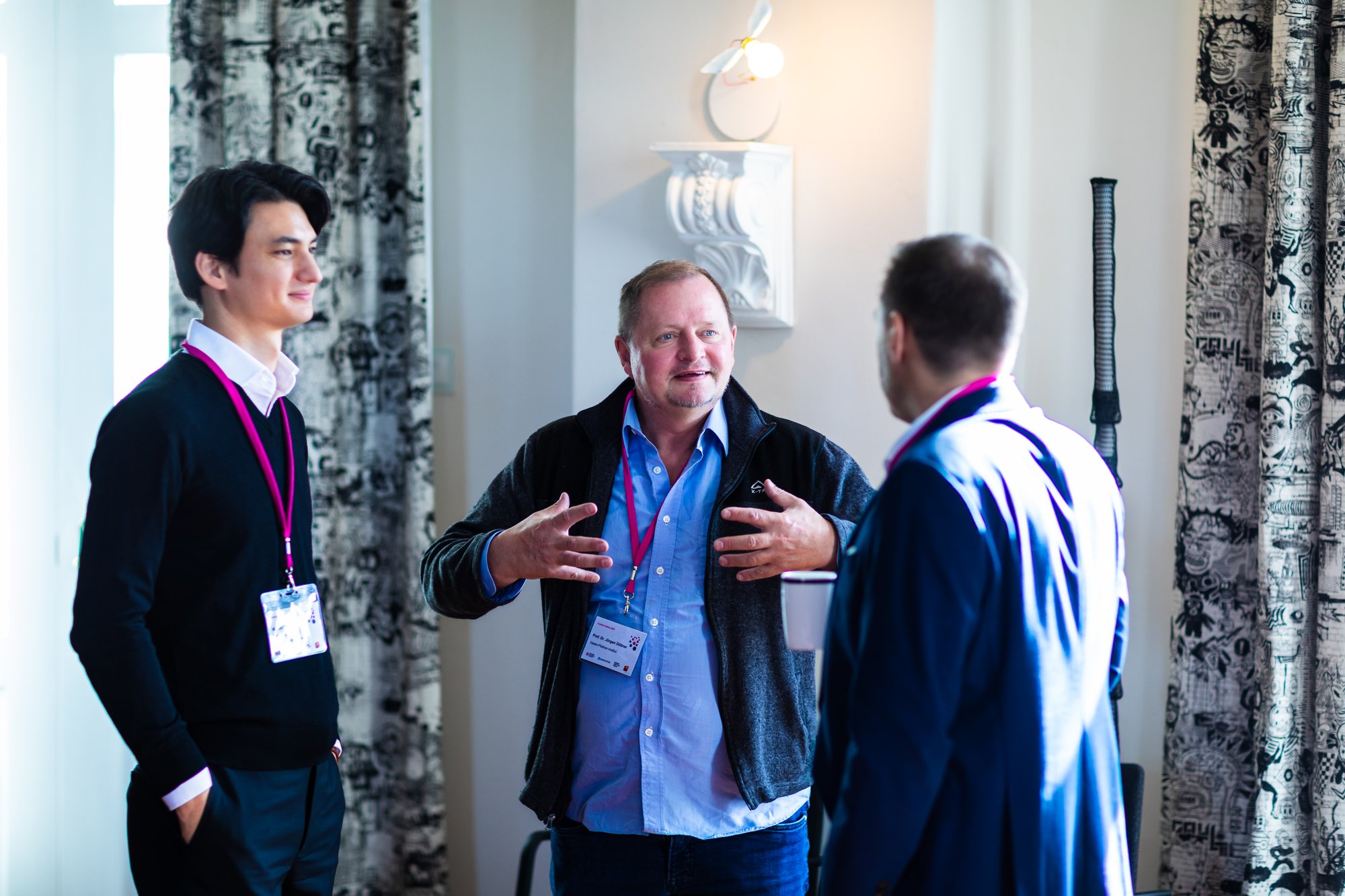 Manuel Yoon and Prof. Dr. Jürgen Döllner speaking about software strategy inside of Schloss Fürstlich Drehna Manuel Yoon and Prof. Dr. Jürgen Döllner speaking about software strategy inside of Schloss Fürstlich Drehna